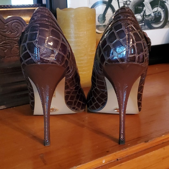 Heels - Picture 3 of 4